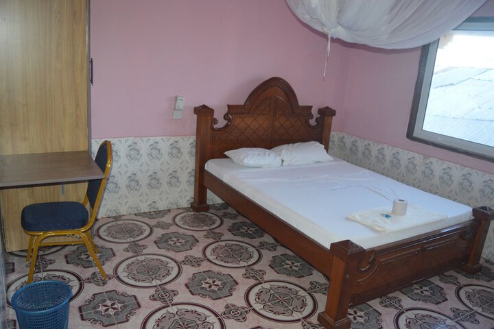 Room 12 of 32