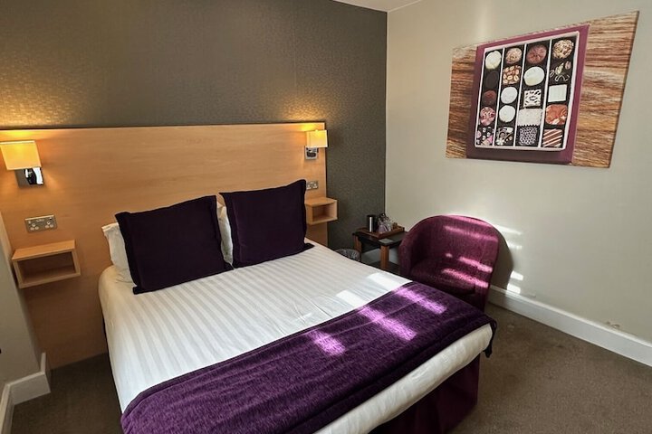 Room 37 of 193