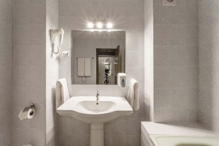 Room 28 of 34
