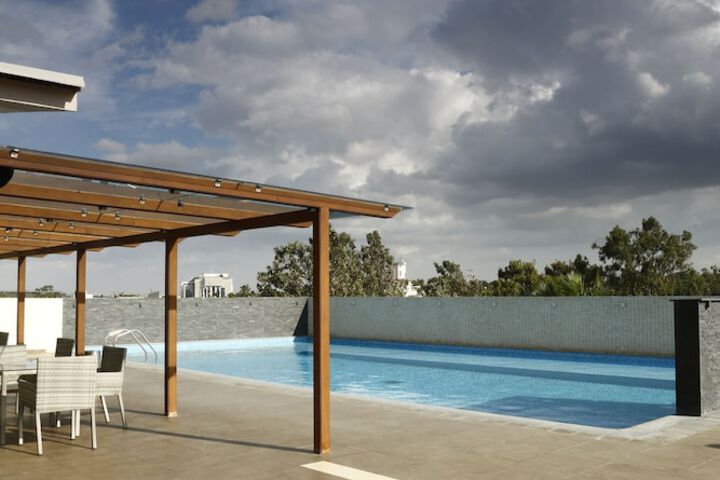 Pool Hotel