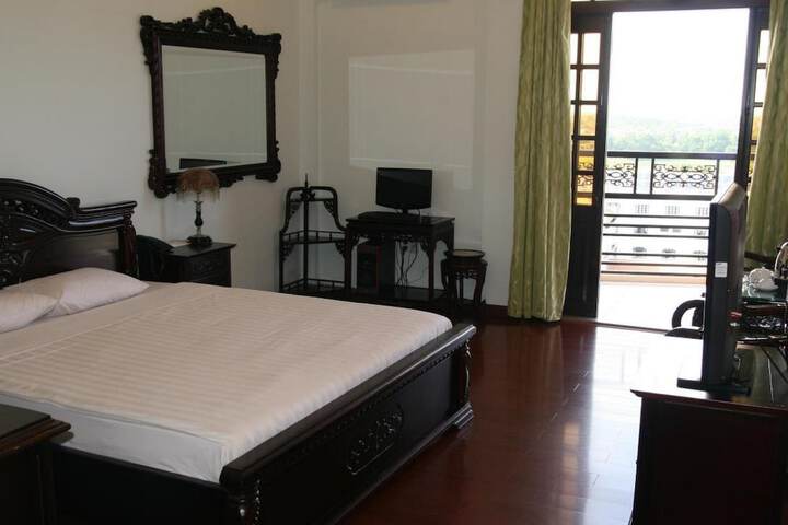 Room 4 of 44