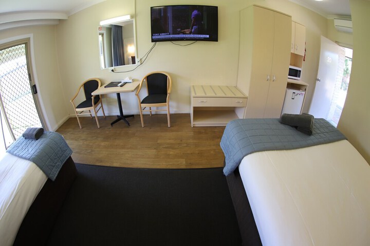 Room 10 of 199