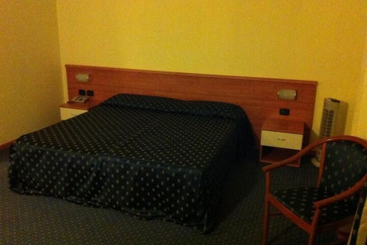 Room 6 of 60