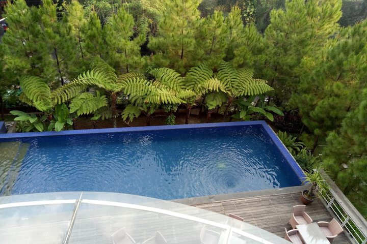 Pools & Facilities