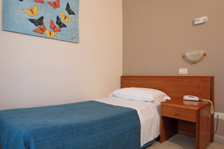 Room 6 of 21