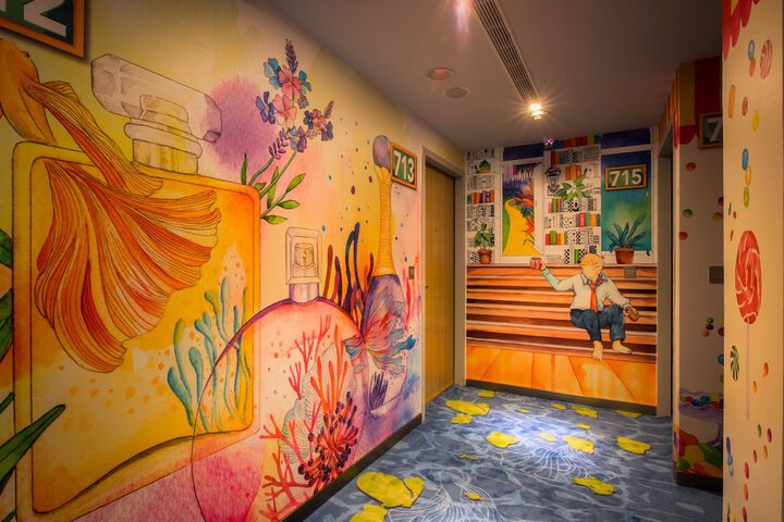 Ballroom/Hall 91 of 96