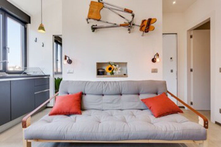 Room 169 of 270