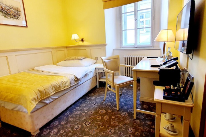 Room 11 of 81