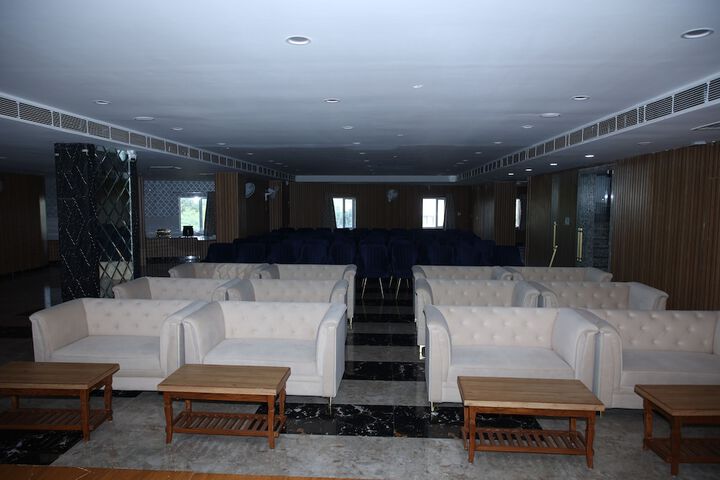 Ballroom/Hall 46 of 50