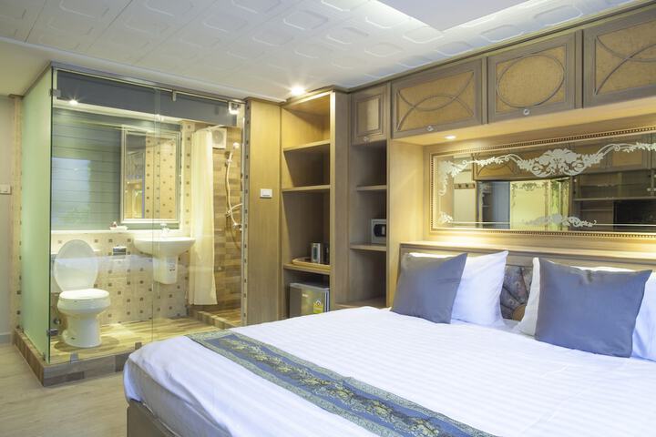 Room 6 of 32