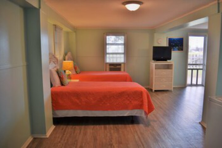 Room 50 of 76