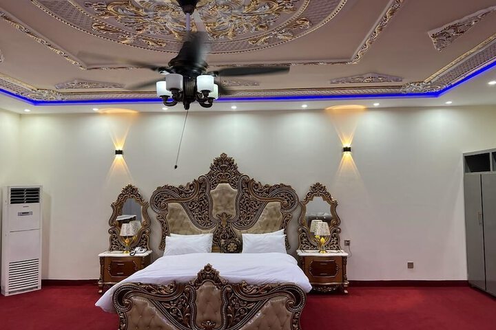 Room 5 of 16