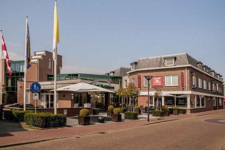 Exterior of Dekkers Hotel