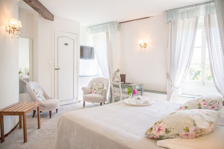 Room 9 of 35