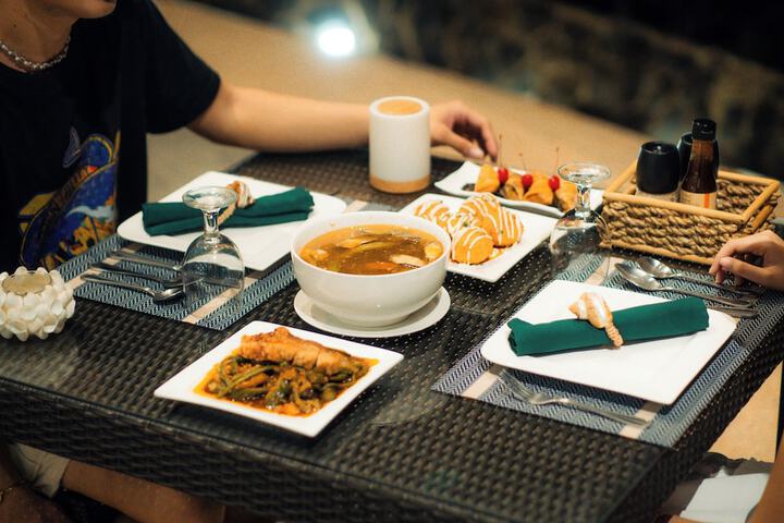 Dining 57 of 85