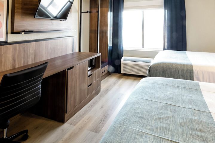 2 Double Beds (1 of 14)