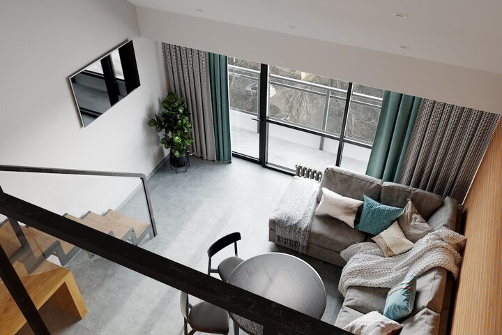 Room 4 of 10