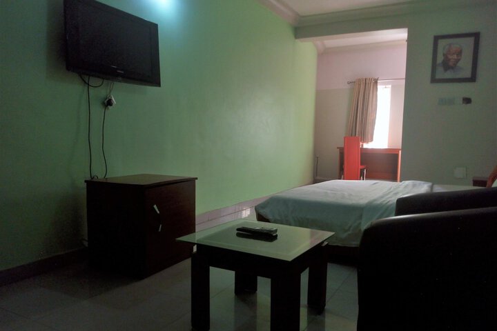 Room 15 of 28
