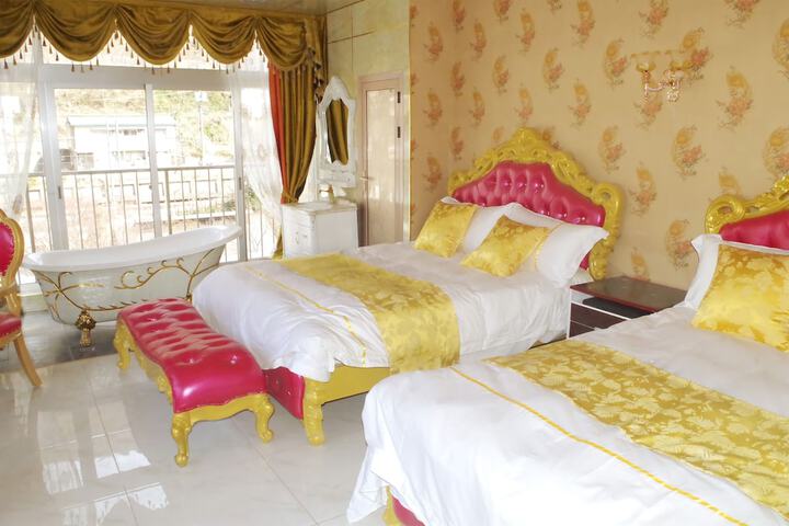 Room 34 of 185