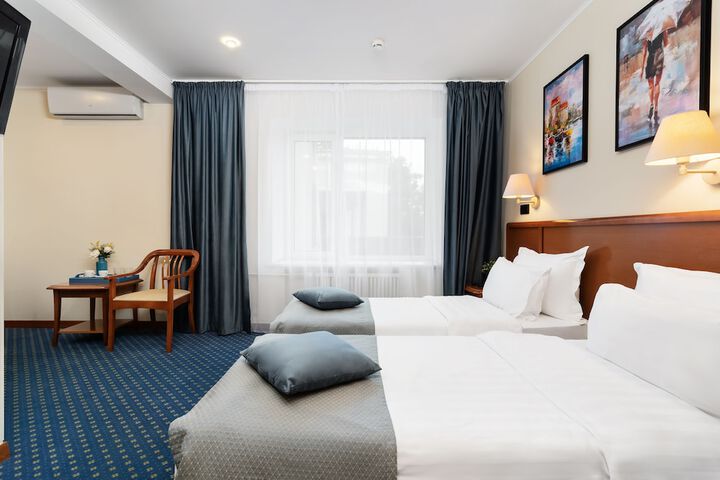 Room 13 of 28