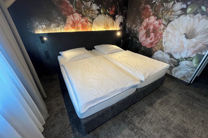 Room 6 of 11