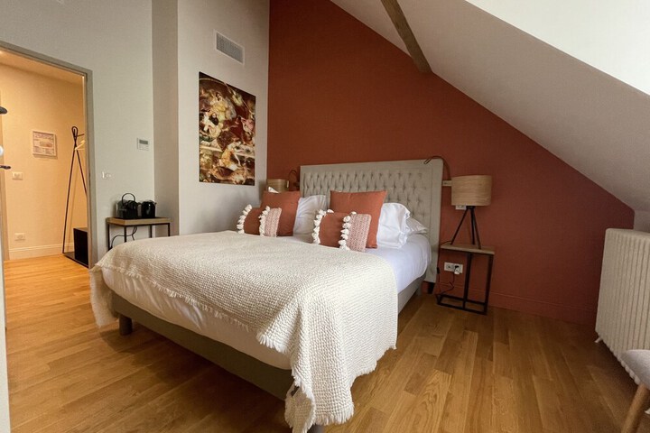 Room 10 of 50
