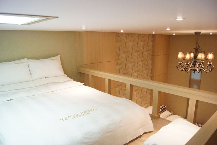 Room 8 of 140