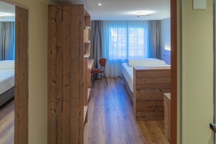 Room 6 of 125