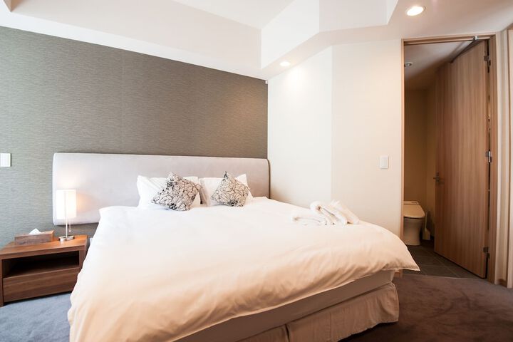 Room 4 of 43