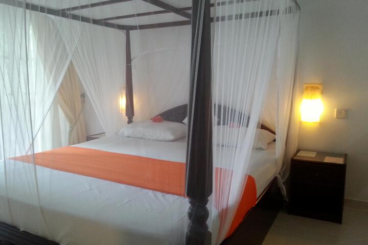 Room 2 of 7
