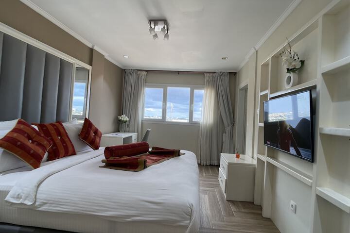 Room 4 of 36