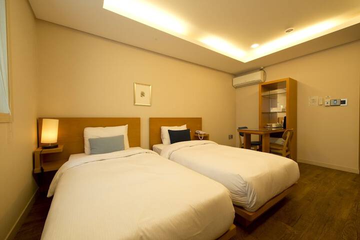 Room 12 of 74