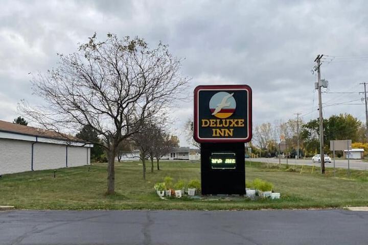 Deluxe Inn