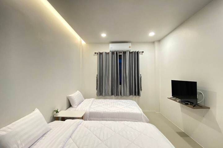 Room 3 of 35