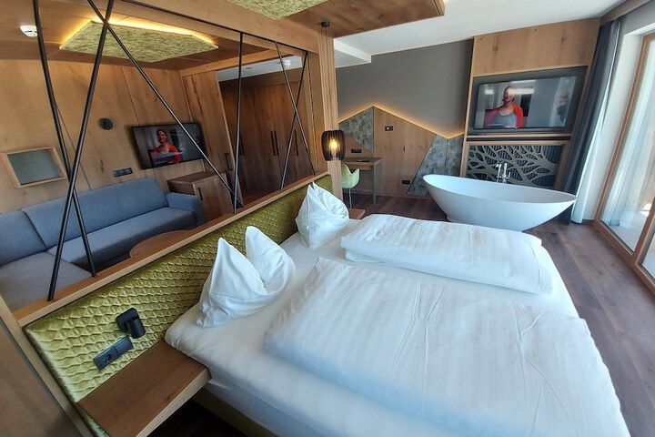 Room 6 of 39