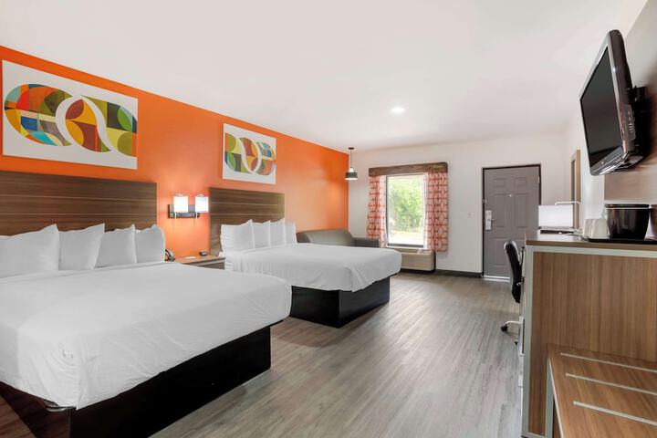 2 Queen Beds Microwave and Refrigerator WiFi Continental Breakfast (10 of 21)