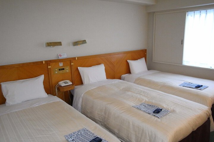 Room 5 of 16