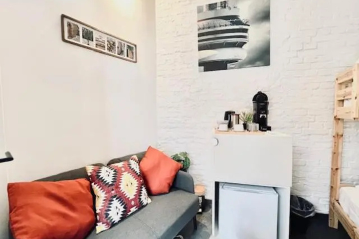 Room 5 of 15