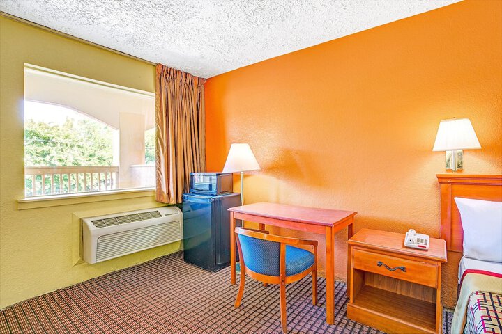 1 King Bed (7 of 11)