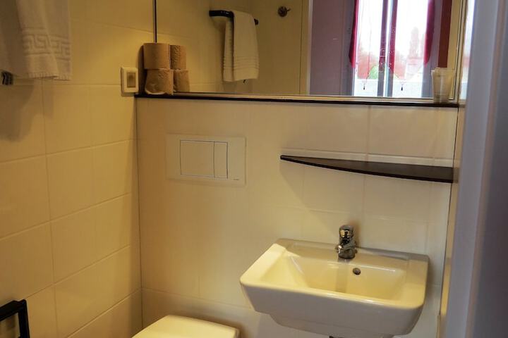 Room 42 of 92