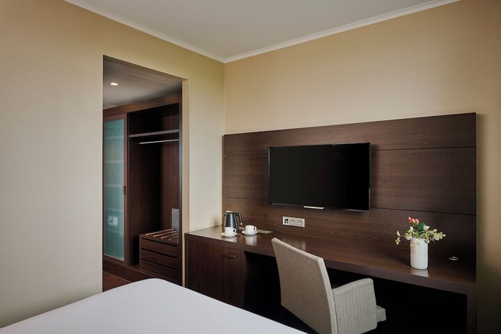 Room 19 of 49