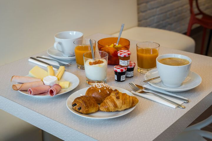 Breakfast/Coffee Service 26 of 31