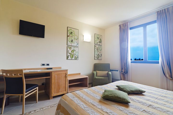 Room 6 of 55