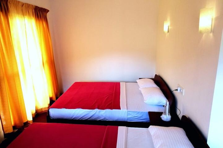 Room 5 of 32