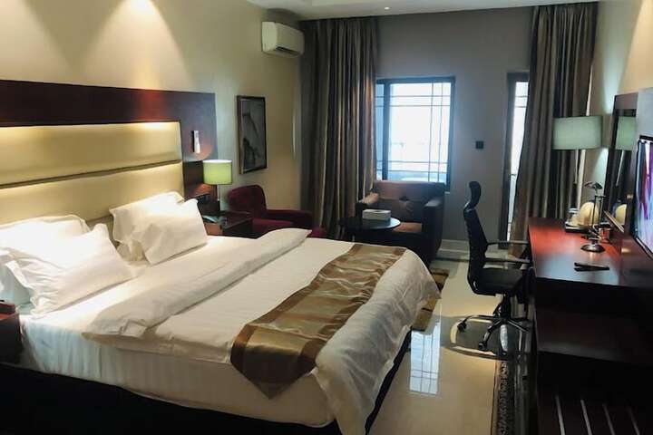 Room 2 of 61