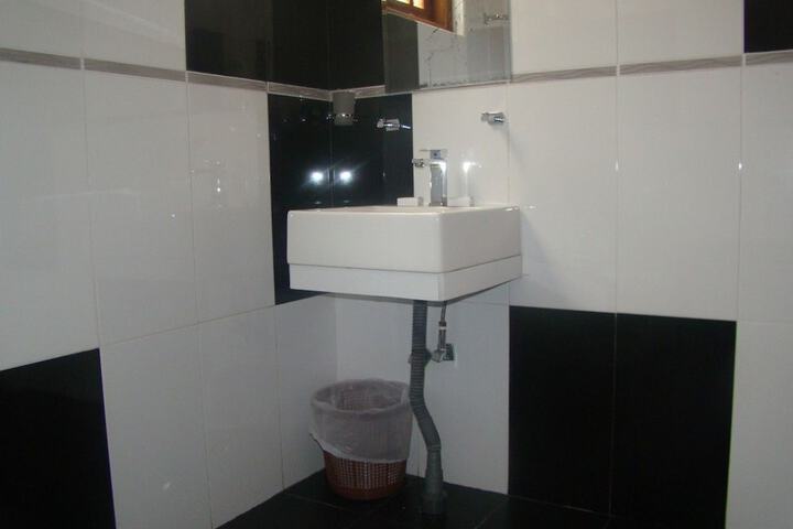 Room 10 of 20