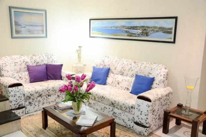 Lounge 19 of 25