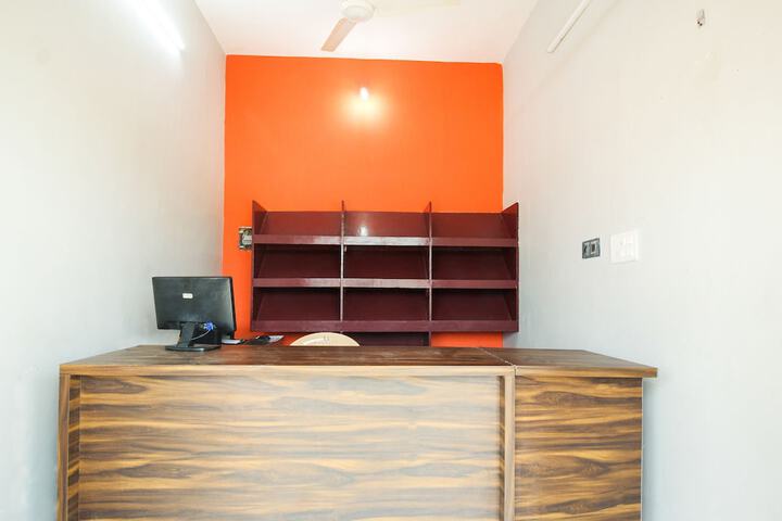 OYO 47450 Hotel Srn