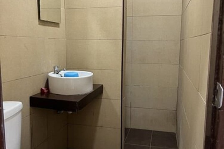 Room 10 of 35