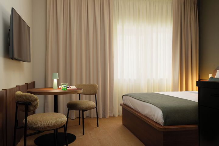 Room 16 of 40